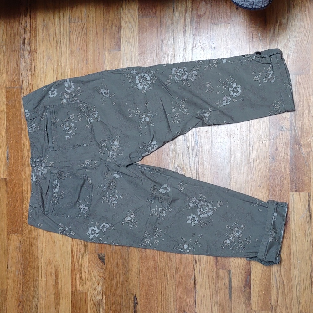 Democracy Floral Khaki Cropped Capris In ladies Size 12 - Picture 16 of 16